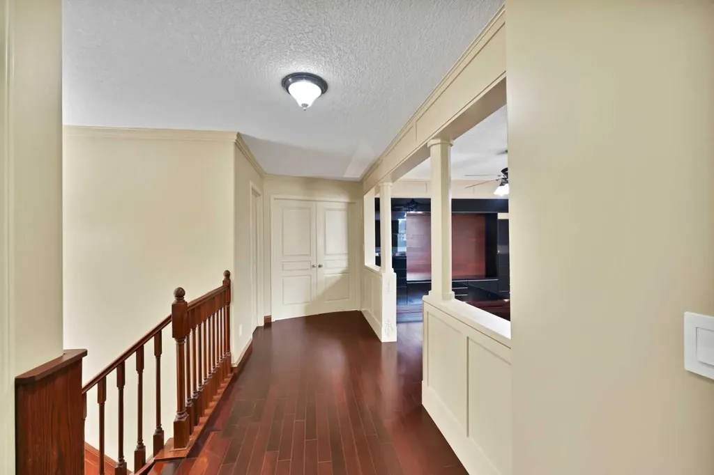 10 Bridlerange Circle SW Calgary AB T2Y5H4
