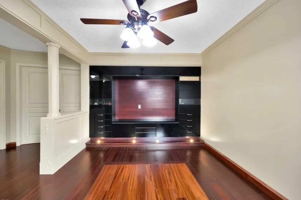 10 Bridlerange Circle SW Calgary AB T2Y5H4