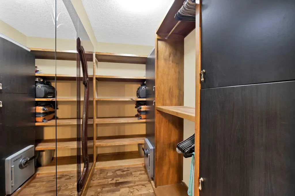 10 Bridlerange Circle SW Calgary AB T2Y5H4