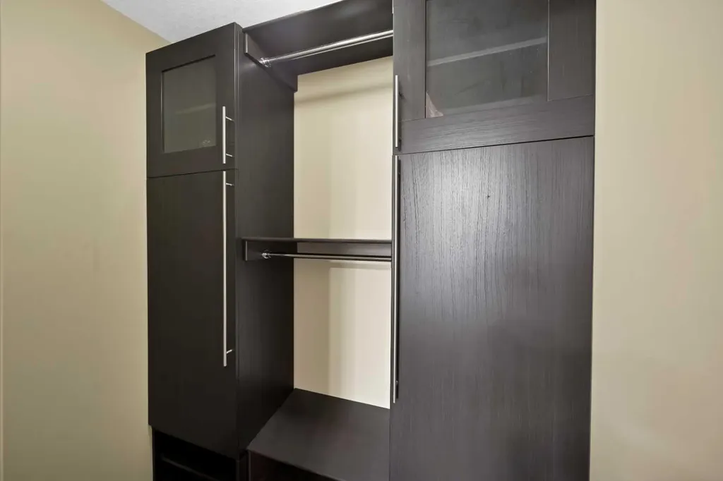 10 Bridlerange Circle SW Calgary AB T2Y5H4