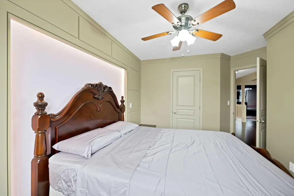 10 Bridlerange Circle SW Calgary AB T2Y5H4