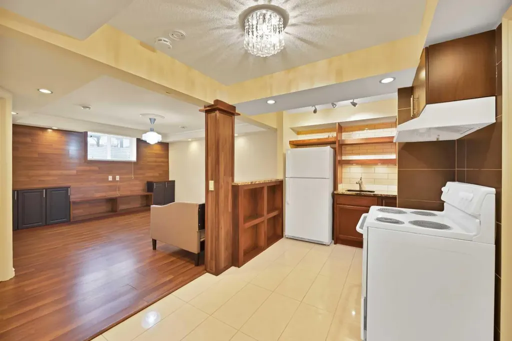 10 Bridlerange Circle SW Calgary AB T2Y5H4