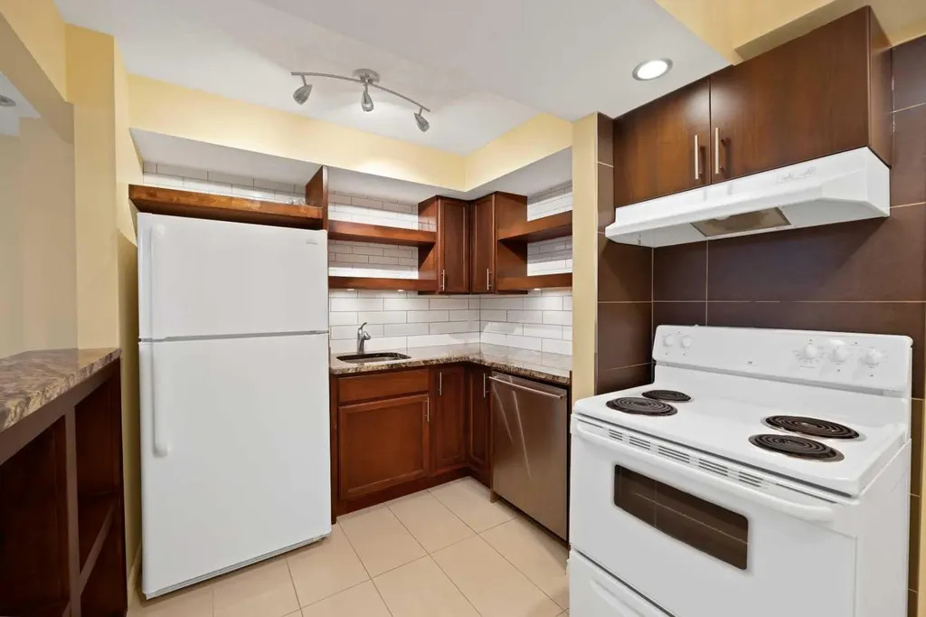 10 Bridlerange Circle SW Calgary AB T2Y5H4