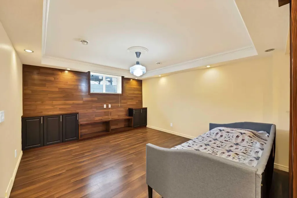 10 Bridlerange Circle SW Calgary AB T2Y5H4