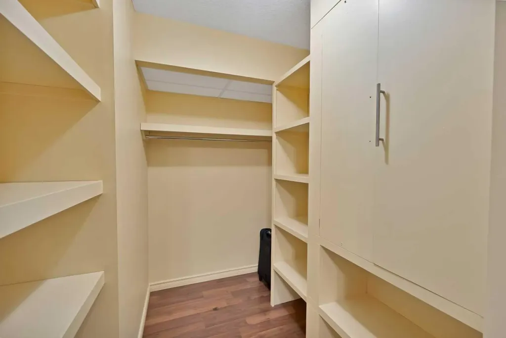 10 Bridlerange Circle SW Calgary AB T2Y5H4