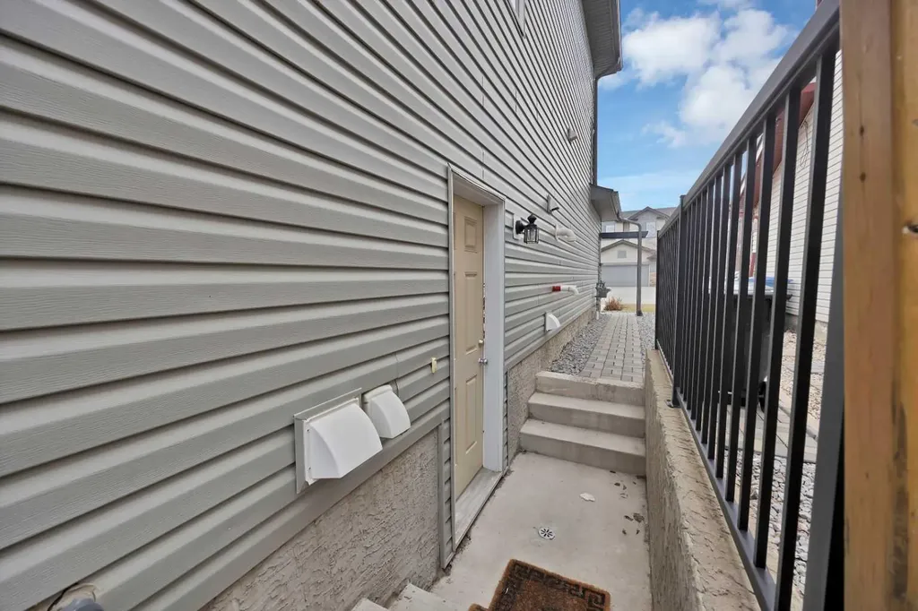 10 Bridlerange Circle SW Calgary AB T2Y5H4