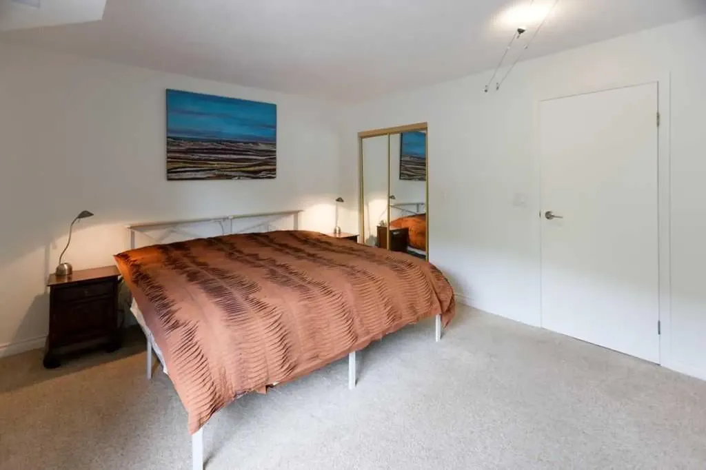 808 4 Avenue NW Calgary AB T2N 0M8