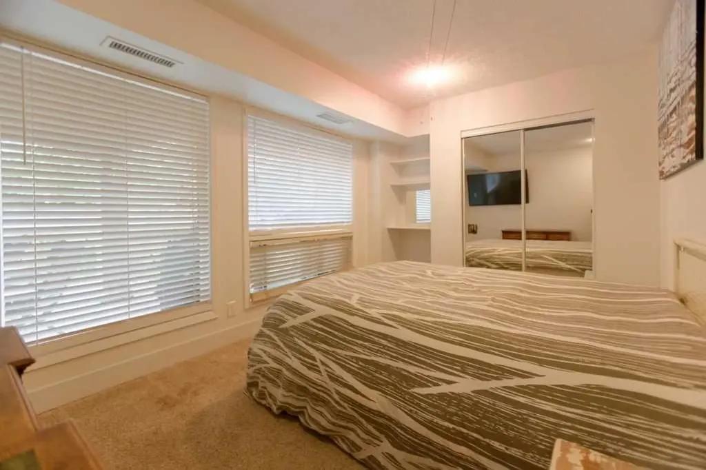 808 4 Avenue NW Calgary AB T2N 0M8
