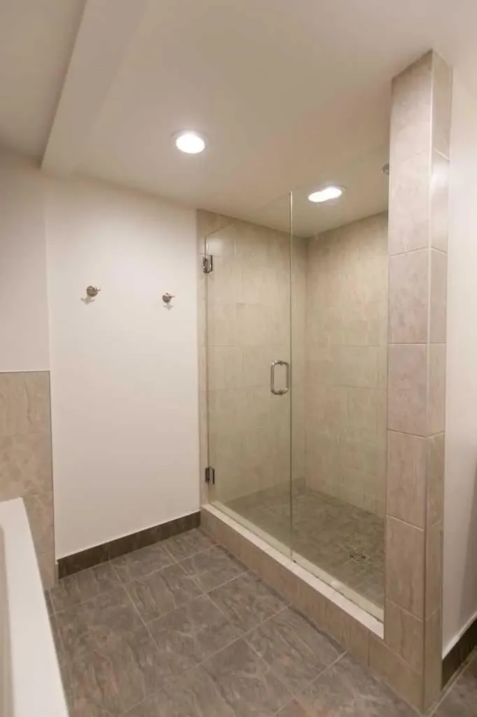 808 4 Avenue NW Calgary AB T2N 0M8