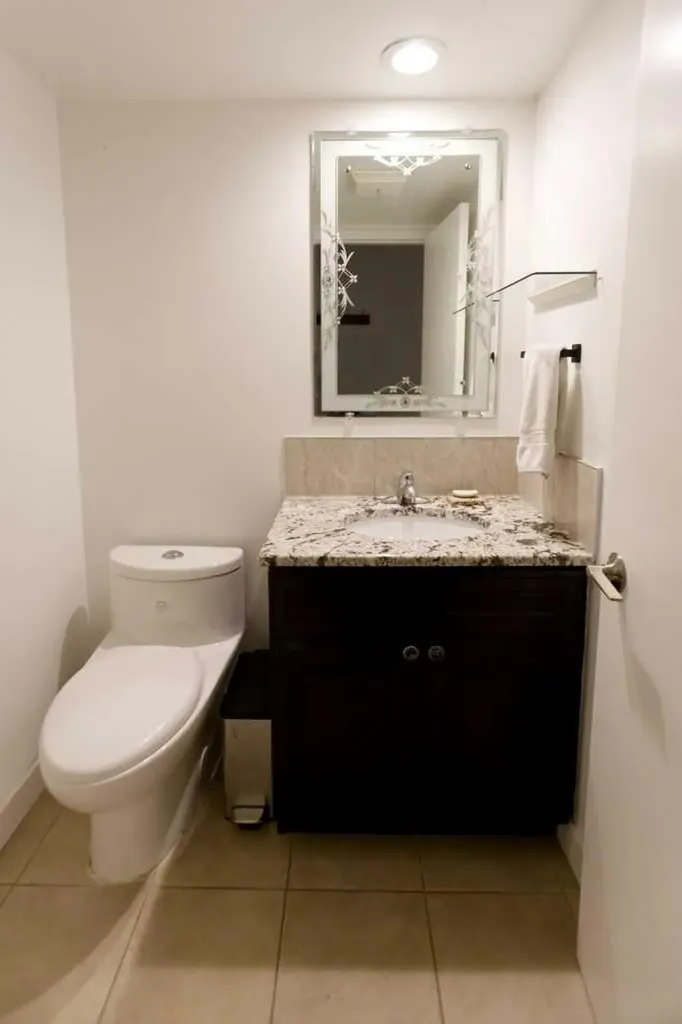 808 4 Avenue NW Calgary AB T2N 0M8