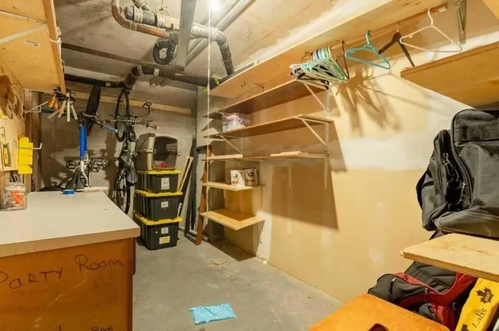 808 4 Avenue NW Calgary AB T2N 0M8