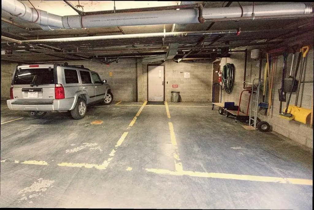 808 4 Avenue NW Calgary AB T2N 0M8