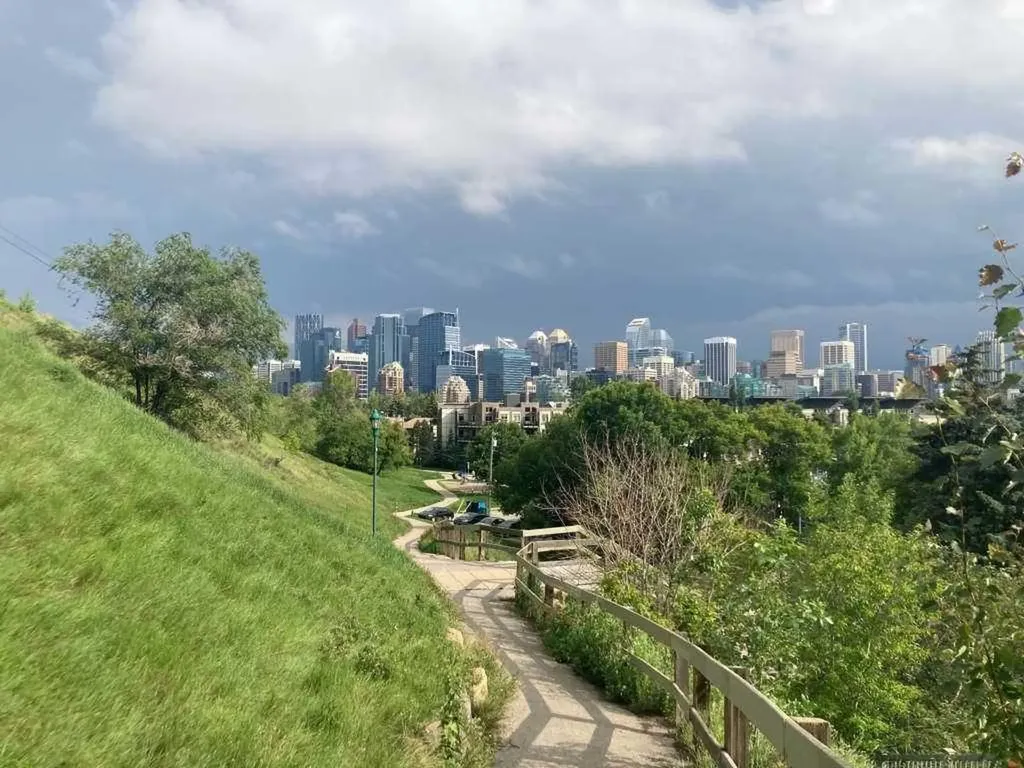 808 4 Avenue NW Calgary AB T2N 0M8