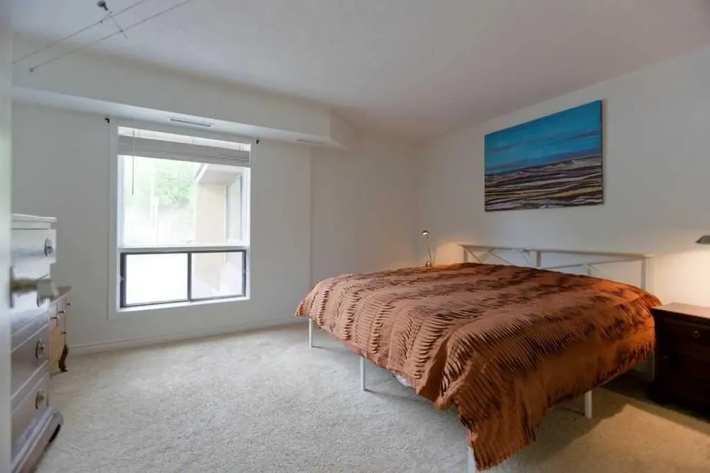 808 4 Avenue NW Calgary AB T2N 0M8