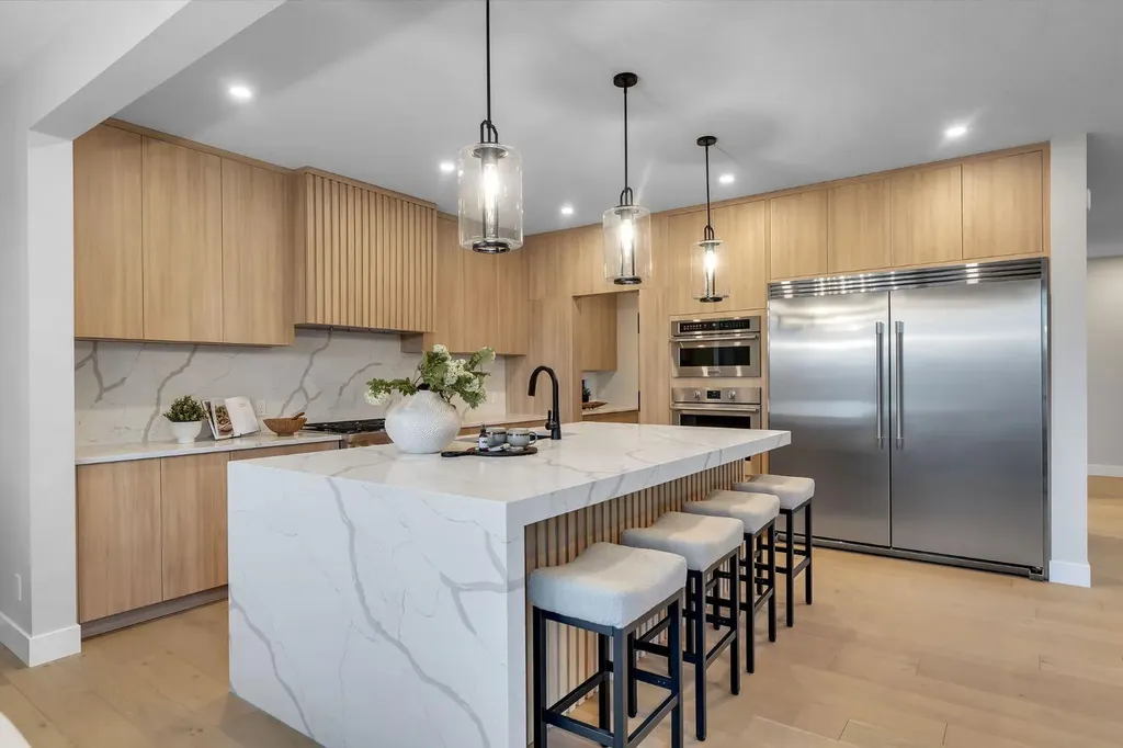 12 Spring Creek Point SW Calgary AB T3H 6E2