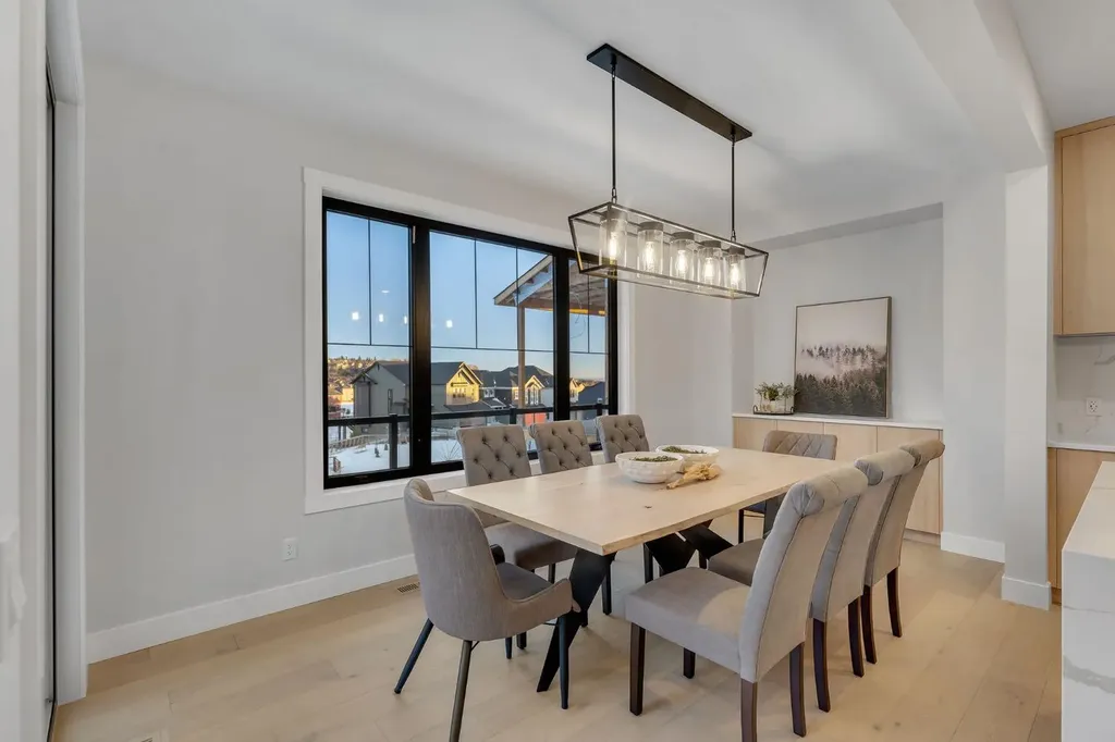 12 Spring Creek Point SW Calgary AB T3H 6E2