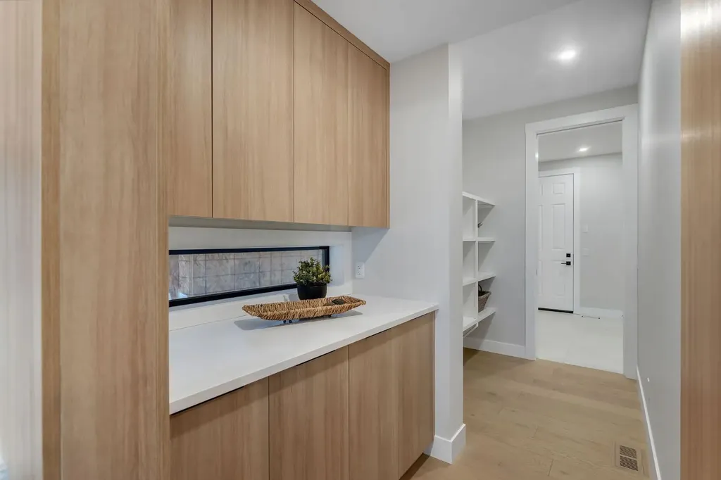 12 Spring Creek Point SW Calgary AB T3H 6E2