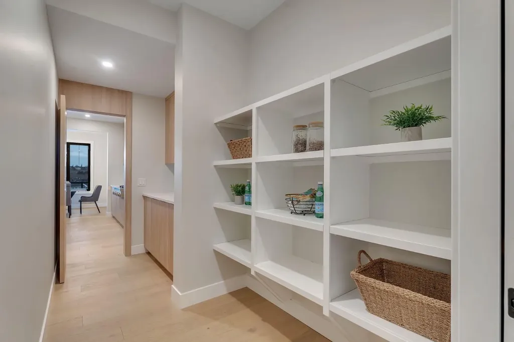12 Spring Creek Point SW Calgary AB T3H 6E2