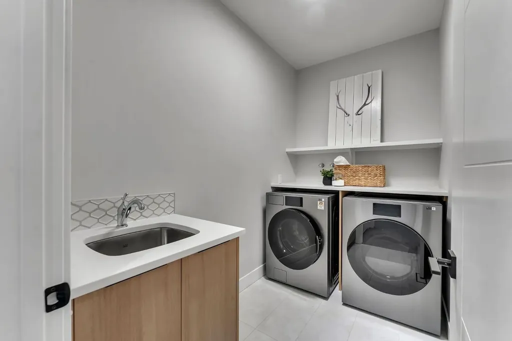 12 Spring Creek Point SW Calgary AB T3H 6E2