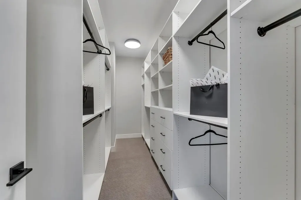 12 Spring Creek Point SW Calgary AB T3H 6E2