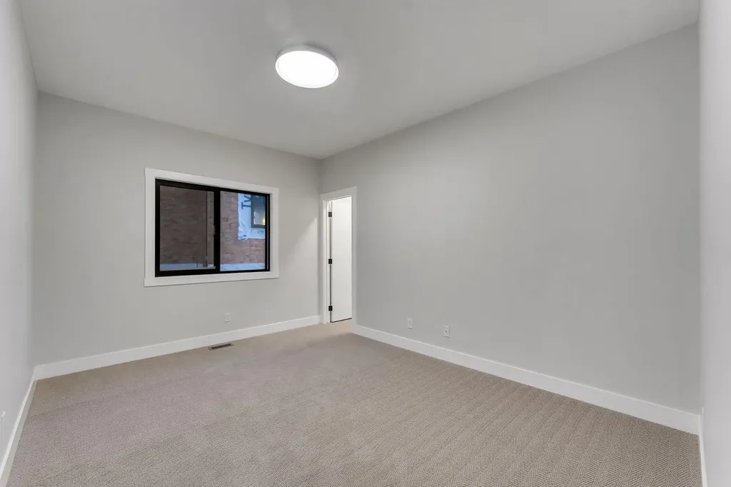 12 Spring Creek Point SW Calgary AB T3H 6E2