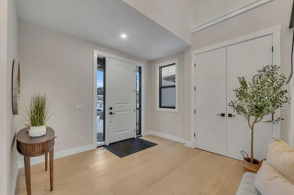 12 Spring Creek Point SW Calgary AB T3H 6E2