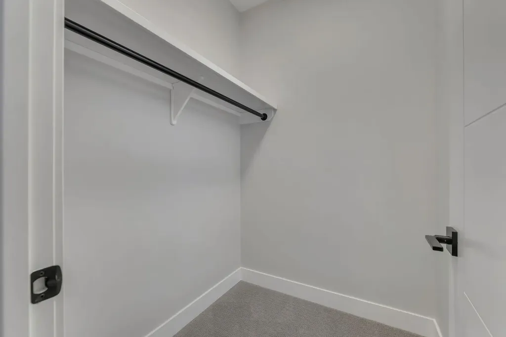 12 Spring Creek Point SW Calgary AB T3H 6E2