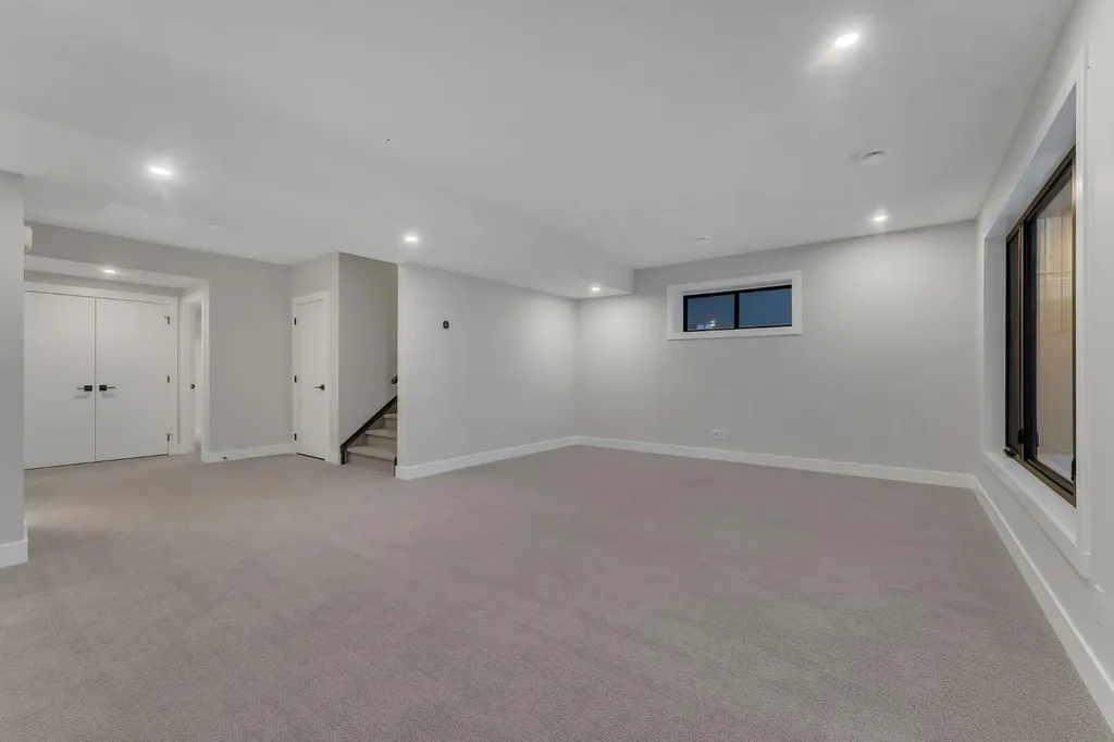 12 Spring Creek Point SW Calgary AB T3H 6E2