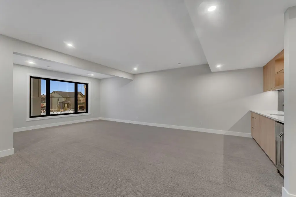 12 Spring Creek Point SW Calgary AB T3H 6E2