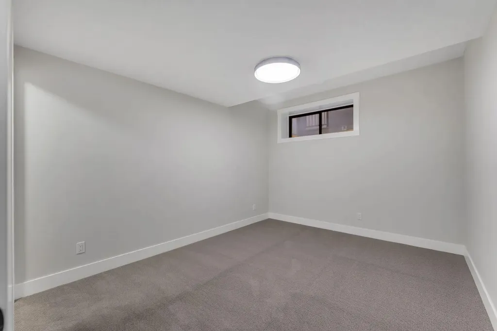 12 Spring Creek Point SW Calgary AB T3H 6E2
