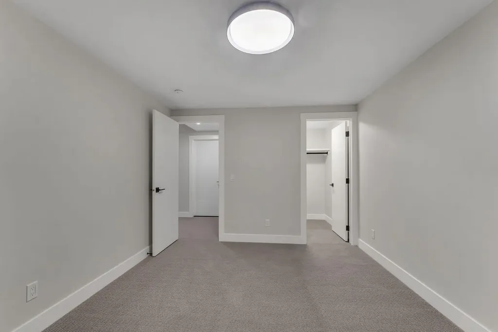 12 Spring Creek Point SW Calgary AB T3H 6E2