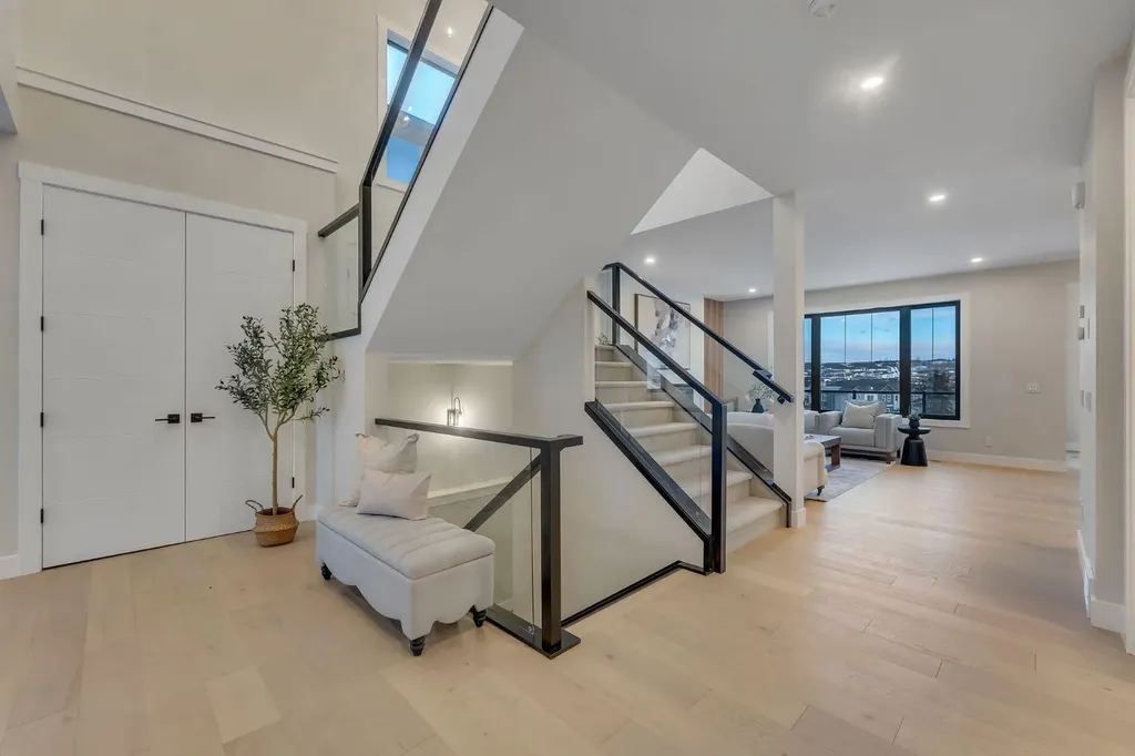12 Spring Creek Point SW Calgary AB T3H 6E2