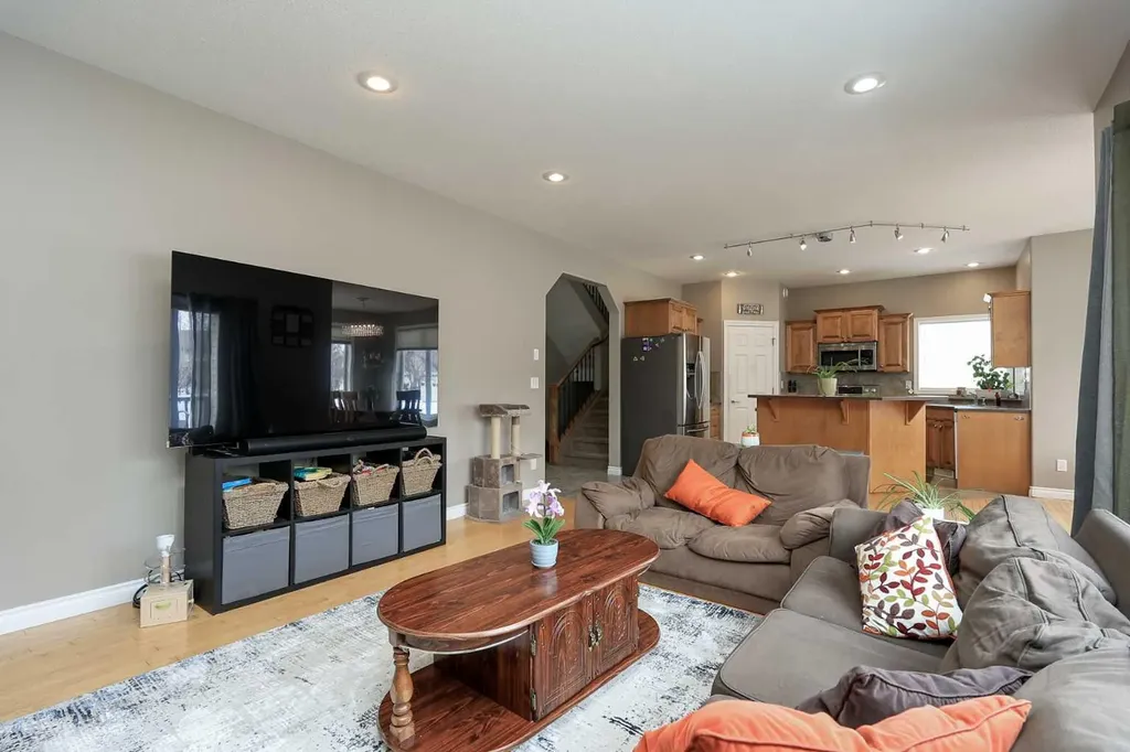 193 Alberts Close Red Deer AB T4R 3J6
