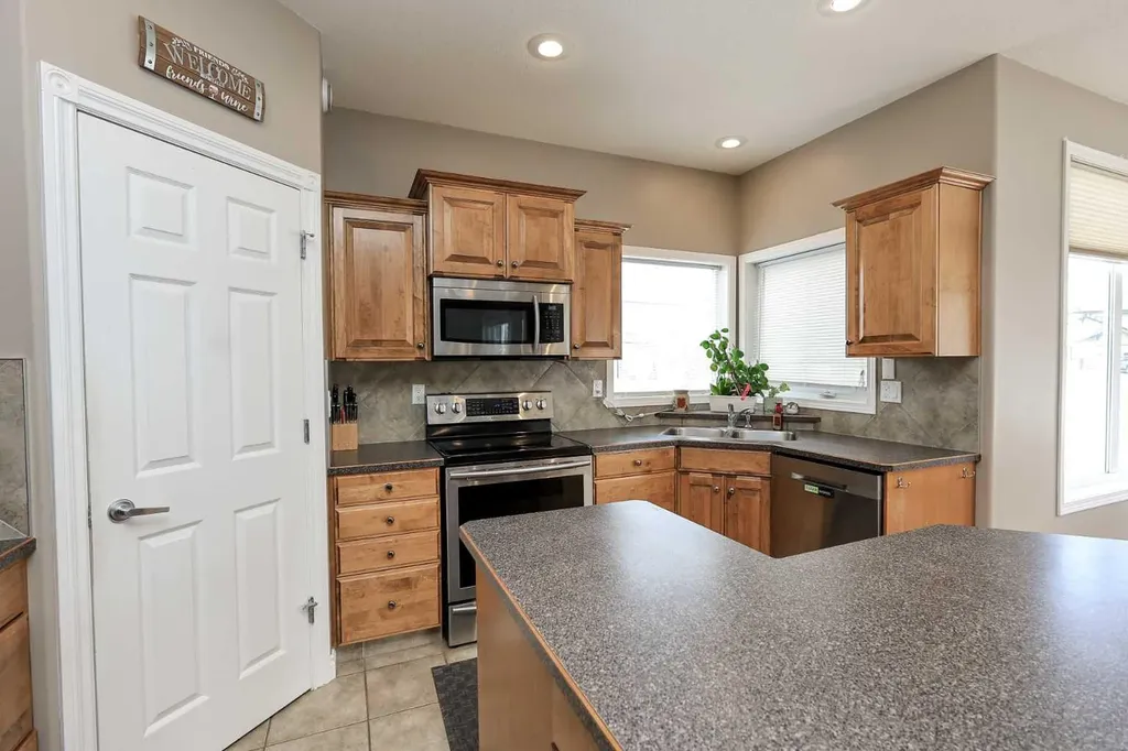 193 Alberts Close Red Deer AB T4R 3J6