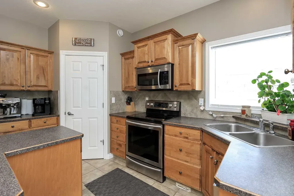 193 Alberts Close Red Deer AB T4R 3J6