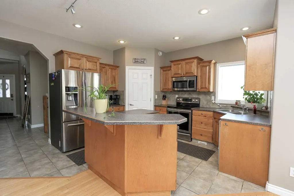 193 Alberts Close Red Deer AB T4R 3J6