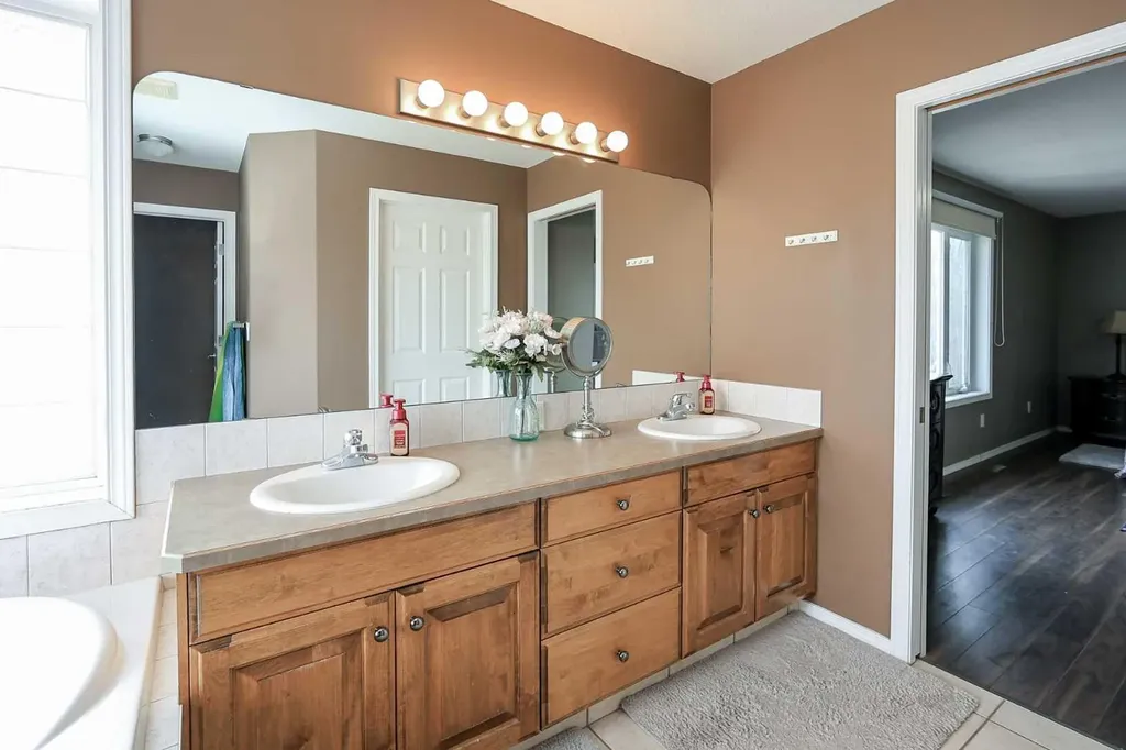 193 Alberts Close Red Deer AB T4R 3J6