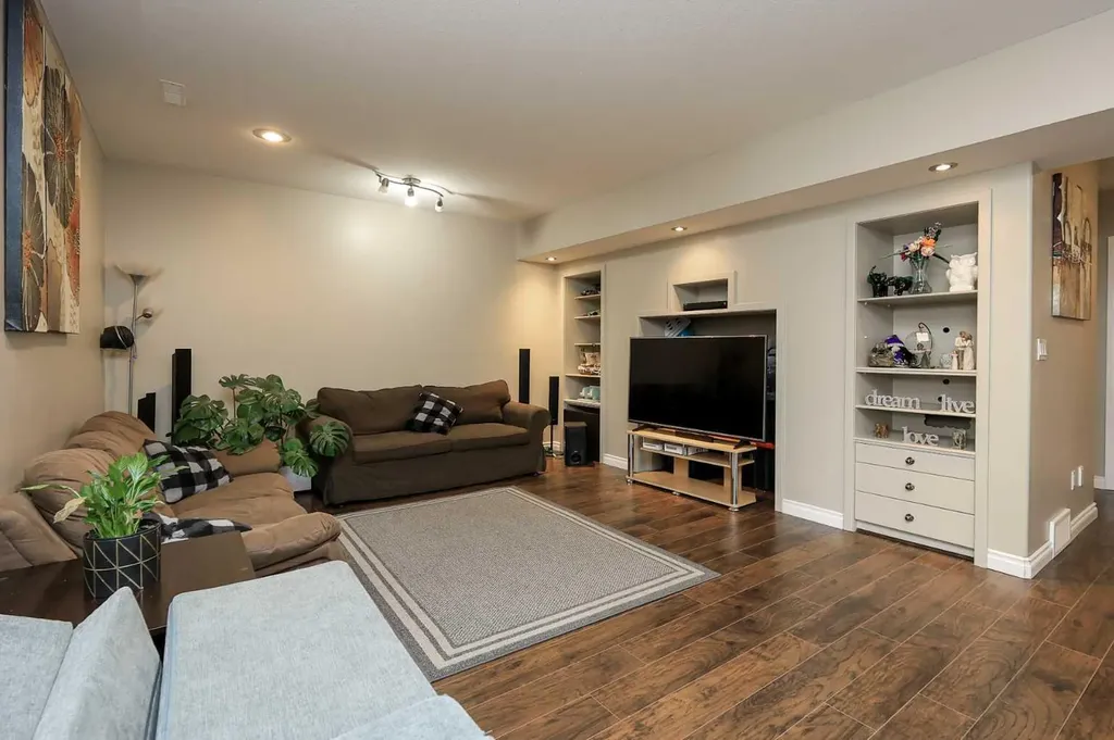193 Alberts Close Red Deer AB T4R 3J6