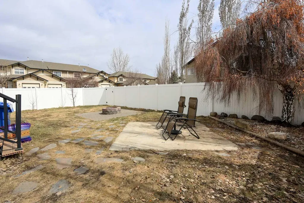 193 Alberts Close Red Deer AB T4R 3J6