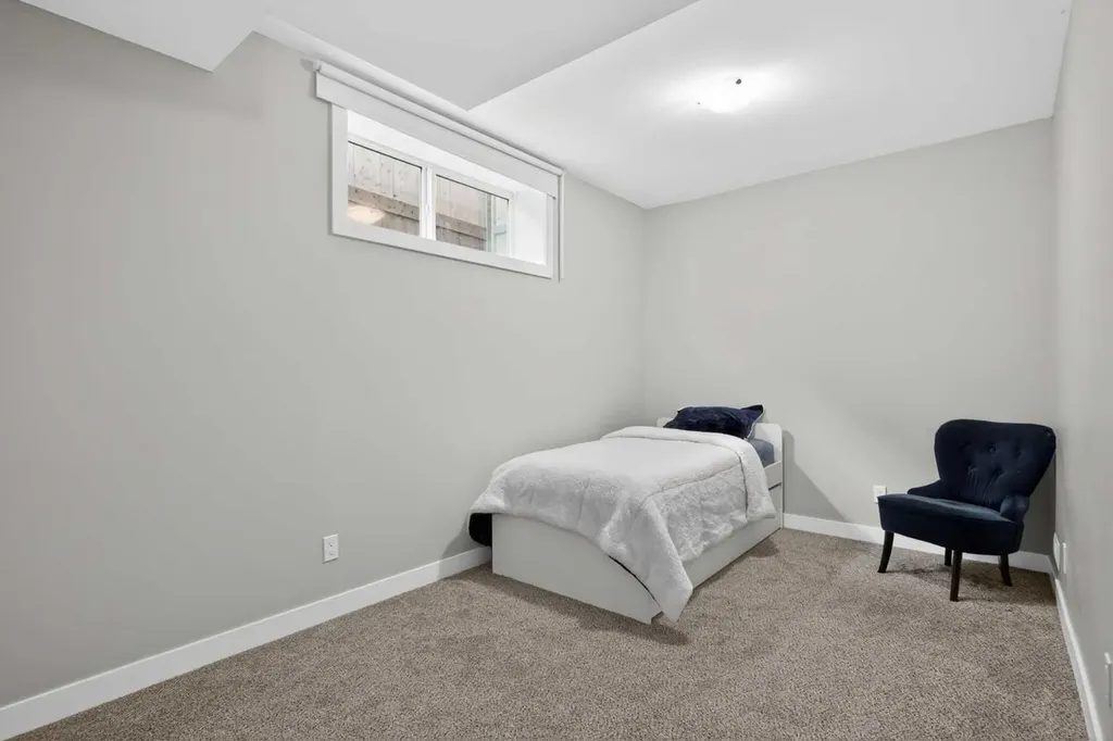 37 Evansfield Manor NW Calgary AB T3P 1J8