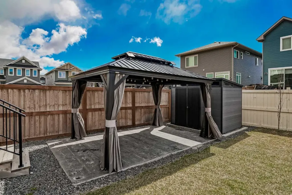 37 Evansfield Manor NW Calgary AB T3P 1J8