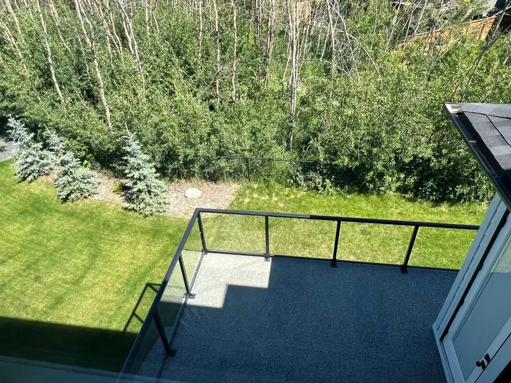 48 Rockcliff Terrace NW Calgary AB T3G 0G6