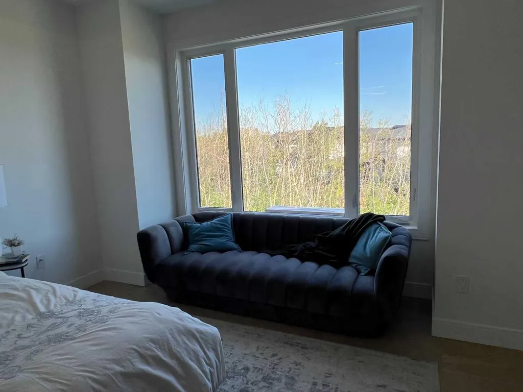 48 Rockcliff Terrace NW Calgary AB T3G 0G6
