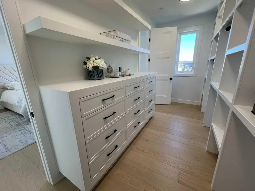 48 Rockcliff Terrace NW Calgary AB T3G 0G6