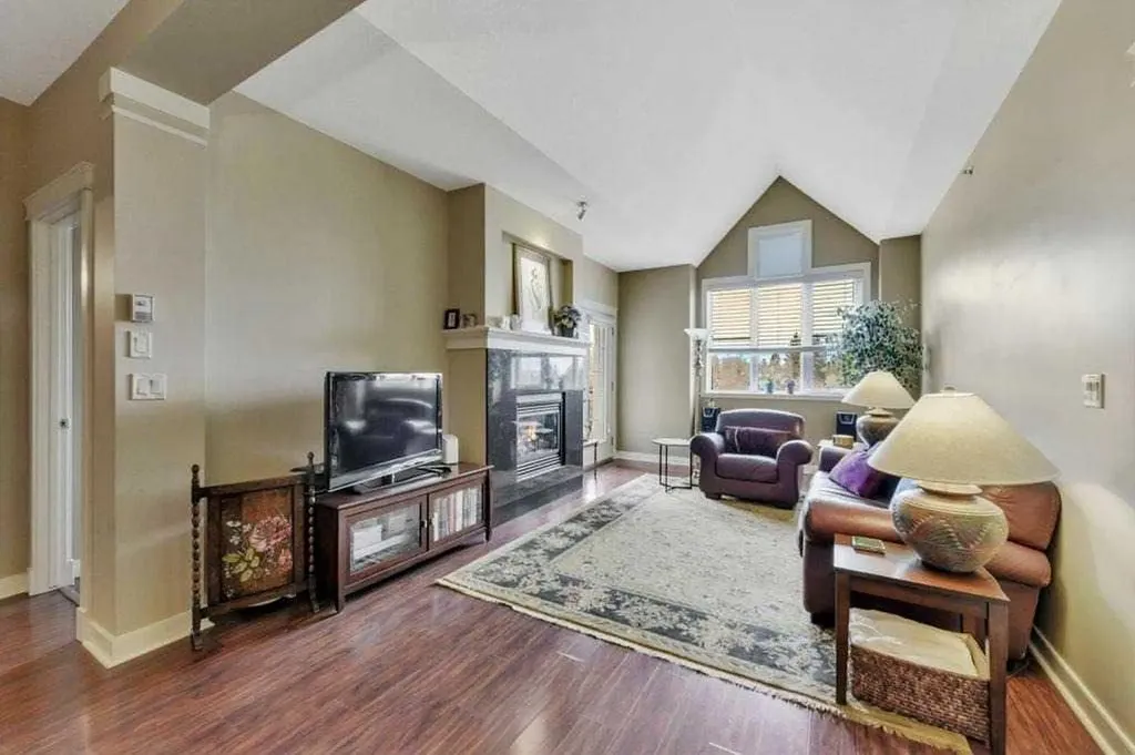 4707 50 Street Sylvan Lake AB T4S 0G7