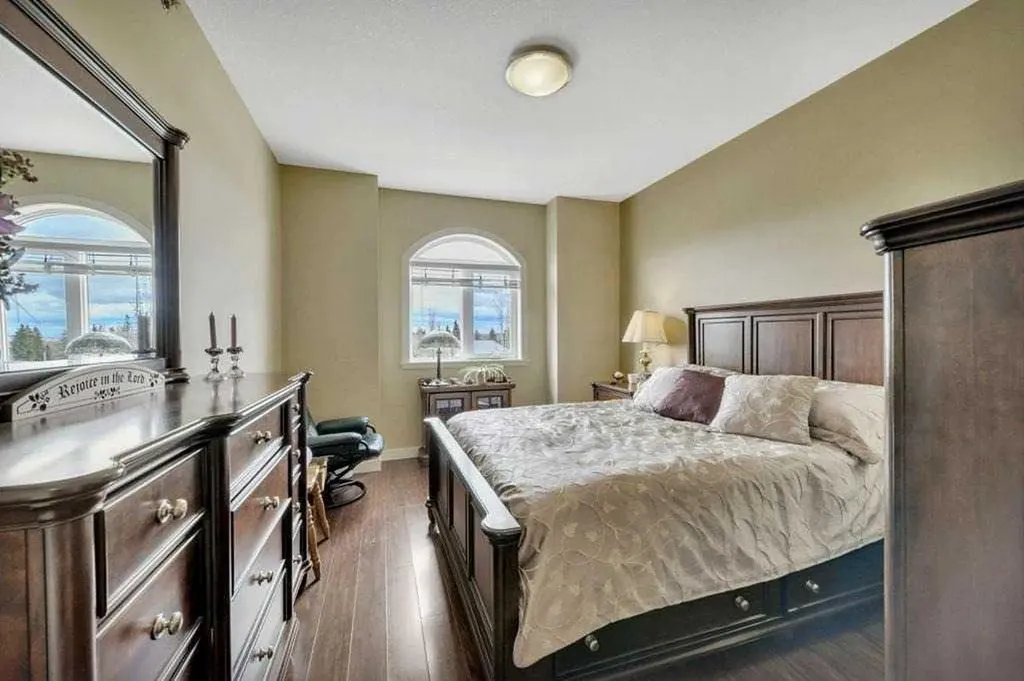 4707 50 Street Sylvan Lake AB T4S 0G7