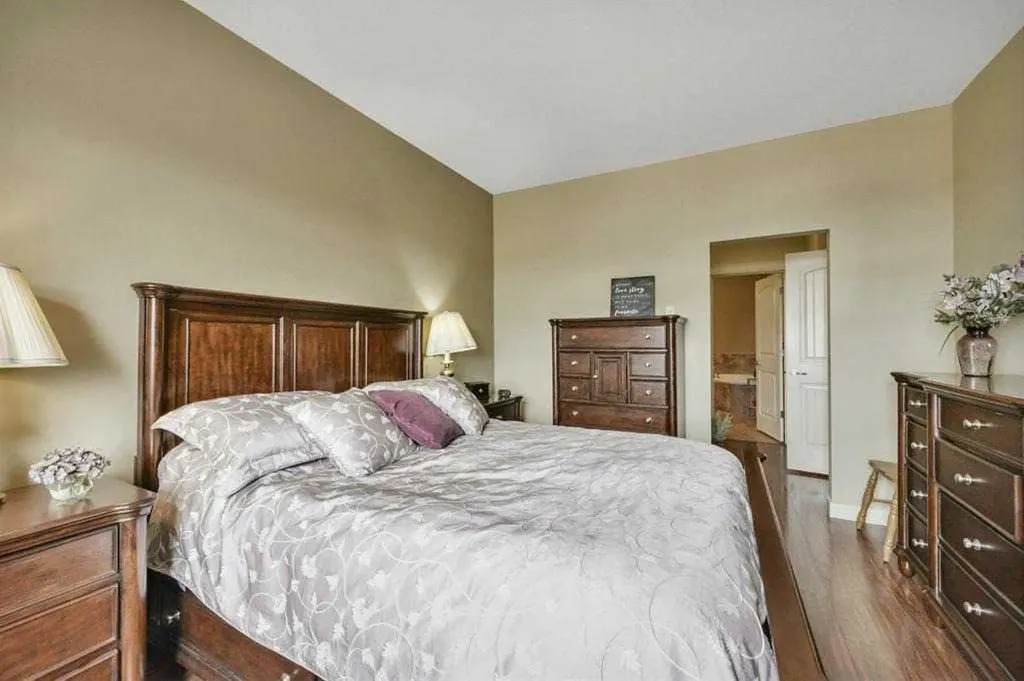 4707 50 Street Sylvan Lake AB T4S 0G7