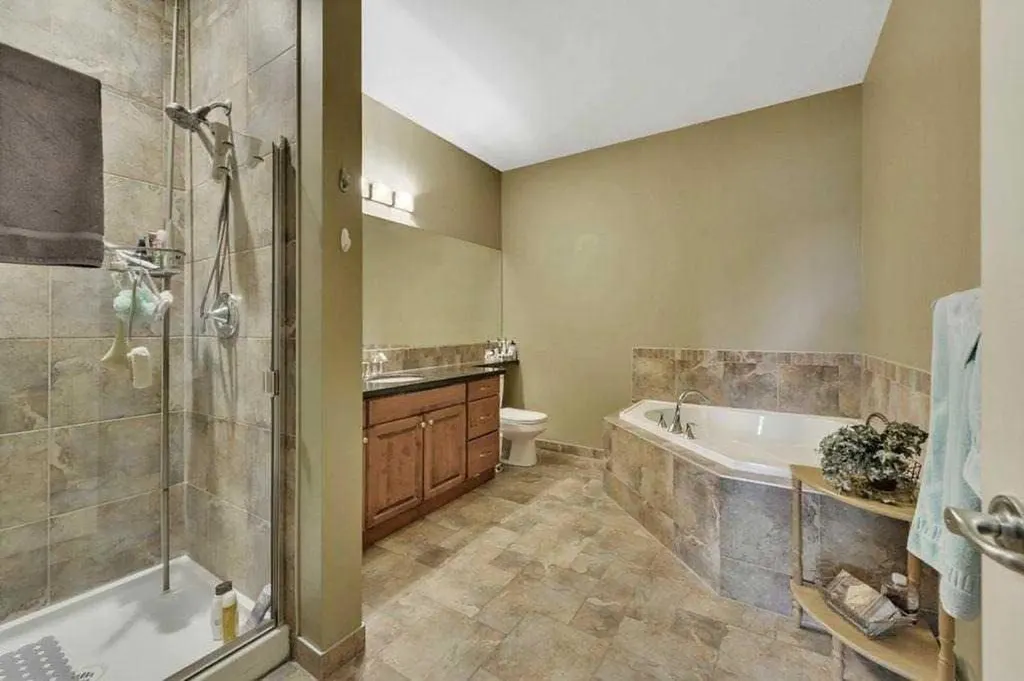 4707 50 Street Sylvan Lake AB T4S 0G7