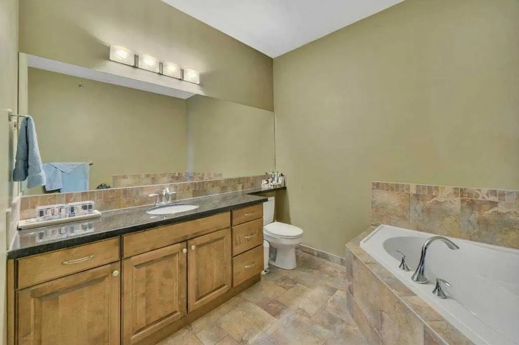 4707 50 Street Sylvan Lake AB T4S 0G7
