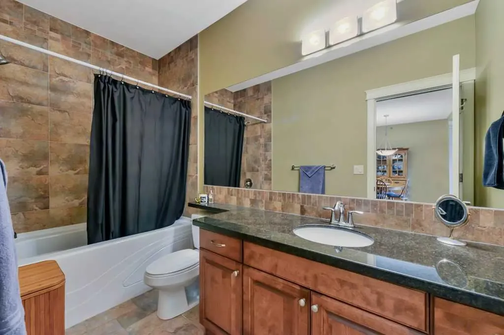 4707 50 Street Sylvan Lake AB T4S 0G7